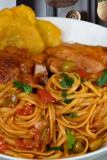 Dominican Spaghetti con Pollo | Chicken Pasta Recipe — Kelvin's Kitchen