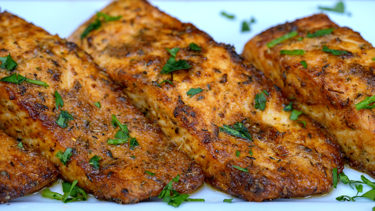 Get Perfectly Crispy Salmon in just a few Minutes with your Air Fryer