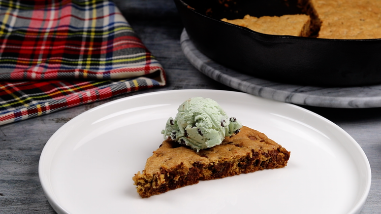 Quick and Easy Skillet Chocolate Chip Cookie Recipe