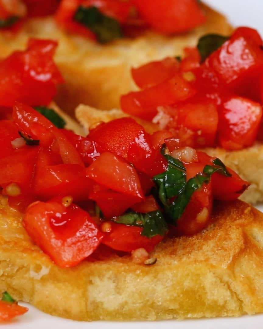 Italian Bruschetta with fresh tomatoes and basil on toasted bread