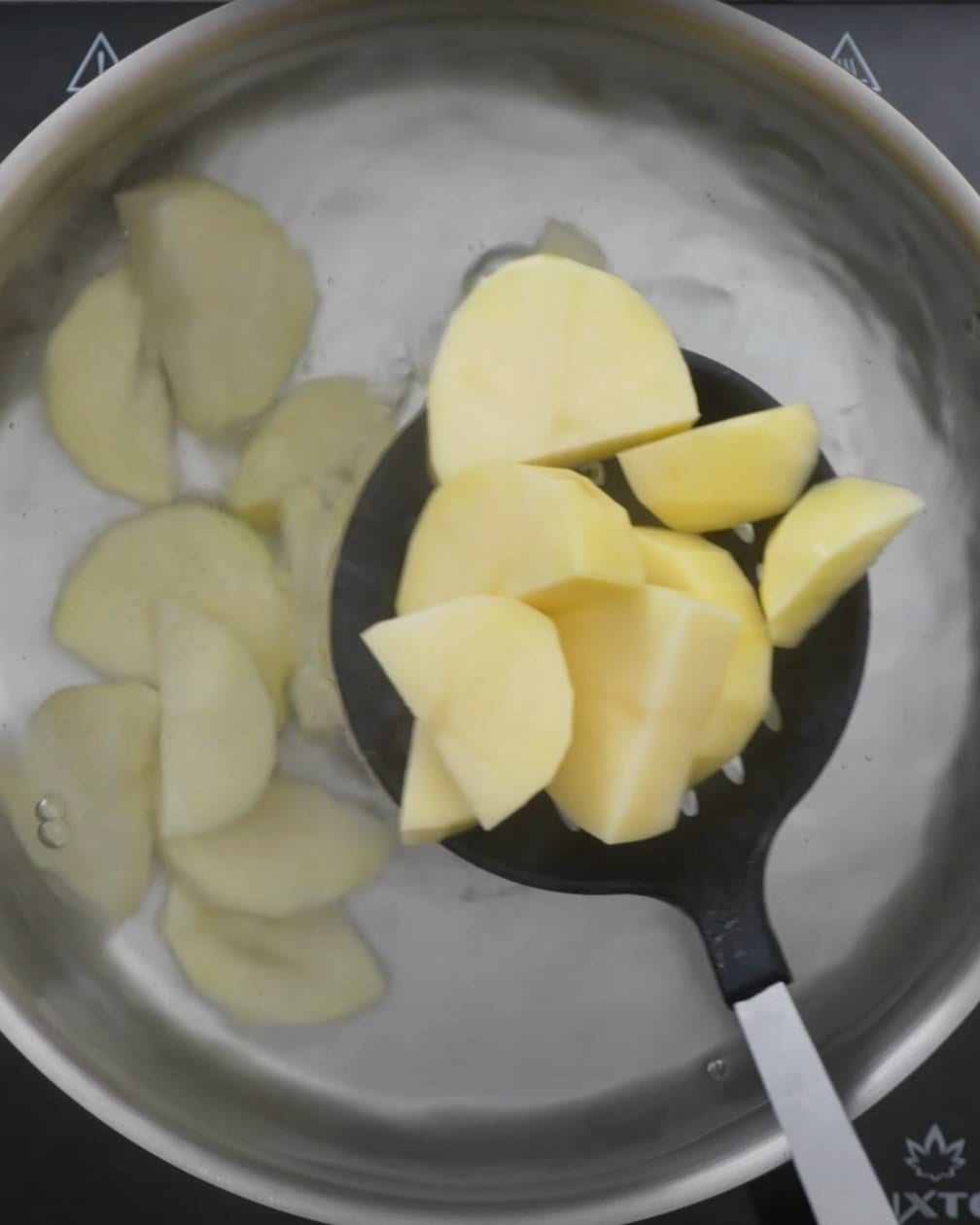 Baked Mashed Potatoes with Parmesan Cheese and Bread Crumbs - step 3