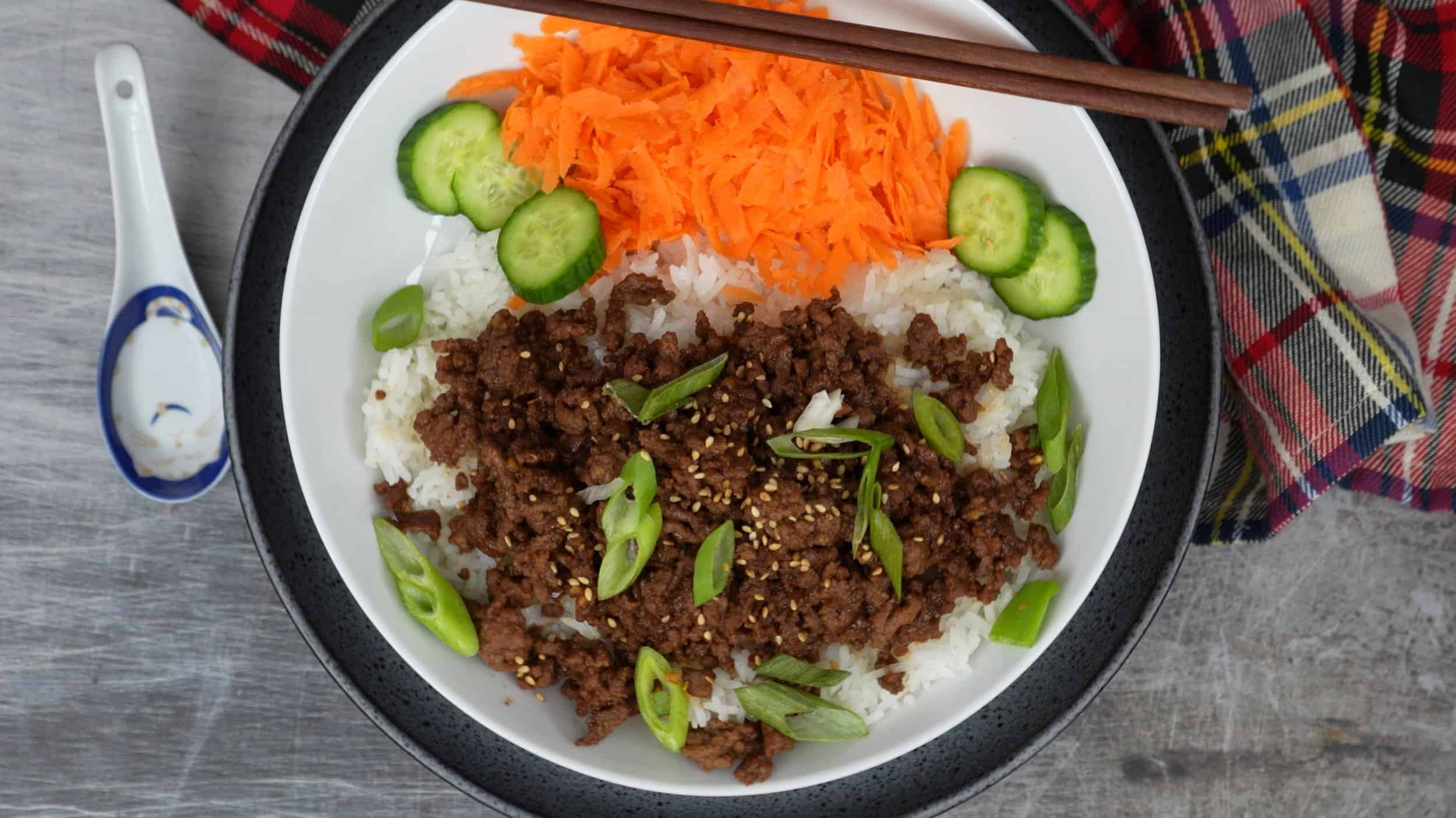 Easy Korean Ground Beef Bowls Recipe - seasoned beef with gochujang sauce